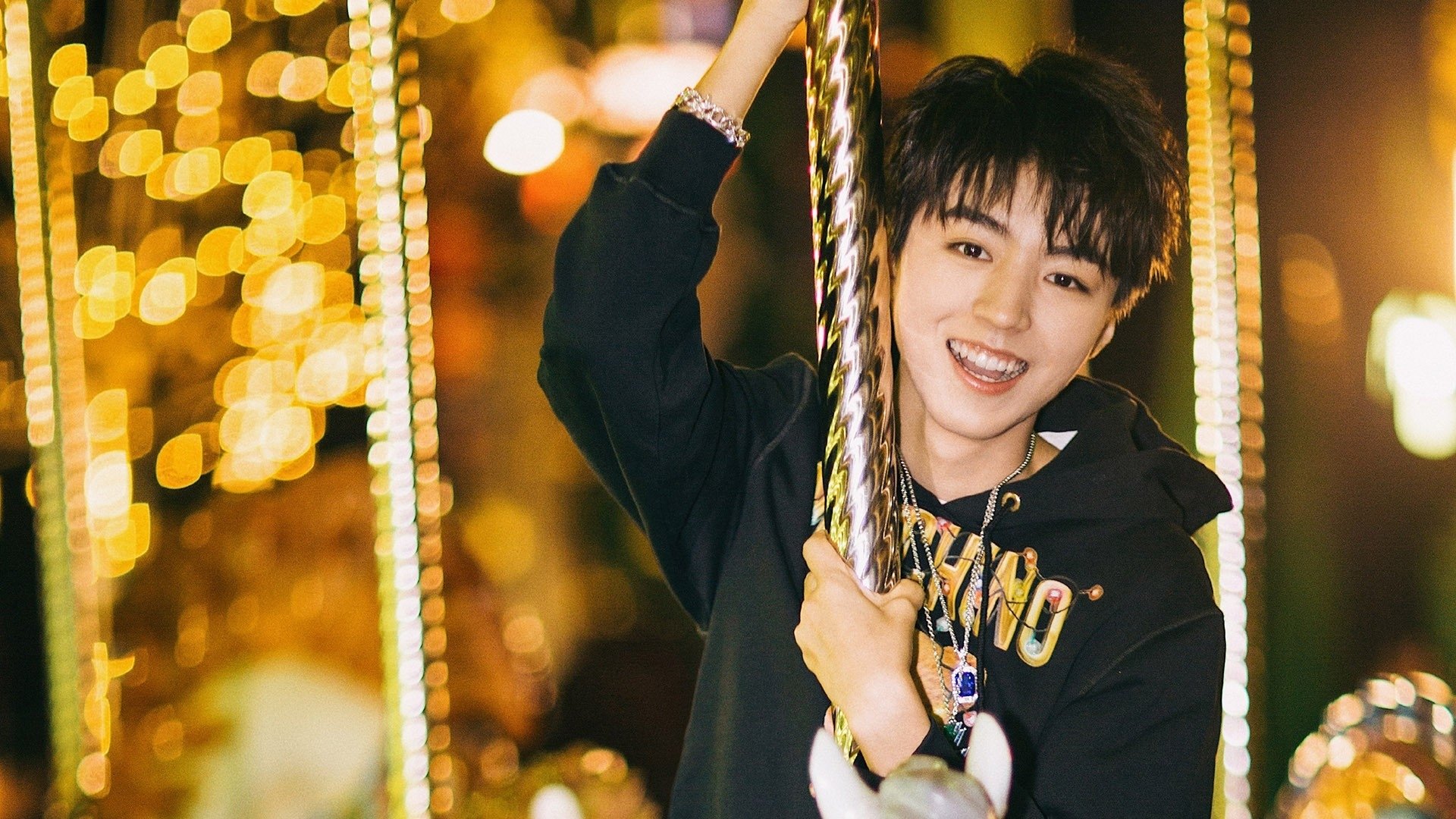 湖南郴州队全队奋勇杀入对手内线，勇夺胜利，郴州篮球联赛