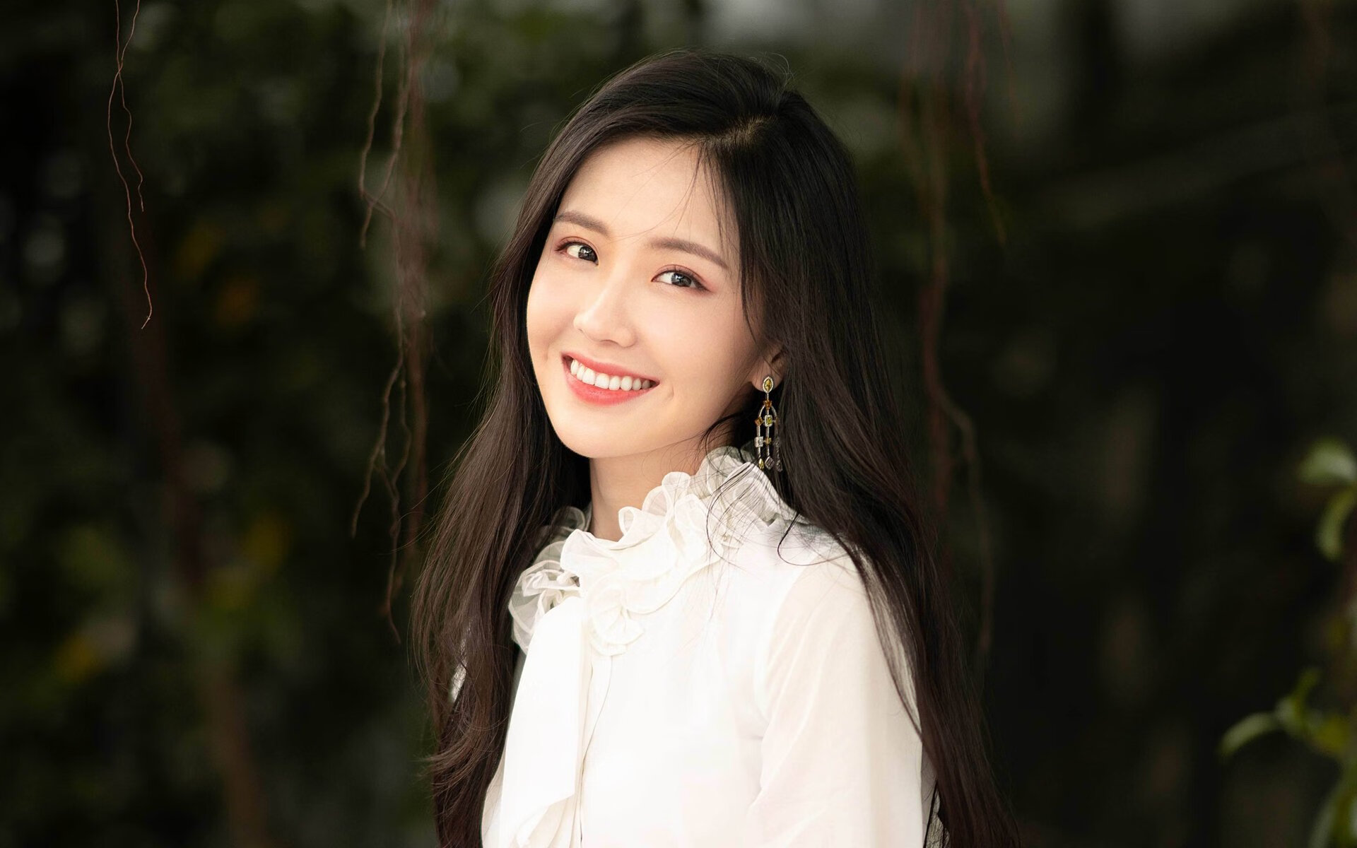 湖南郴州队全队奋勇杀入对手内线，勇夺胜利，郴州篮球联赛